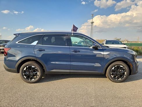 New 2025 Kia Sorento S w/ Panoramic Sunroof Package image 5
