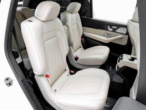 Used 2022 Mercedes-Benz GLS 63 AMG 4MATIC image 32