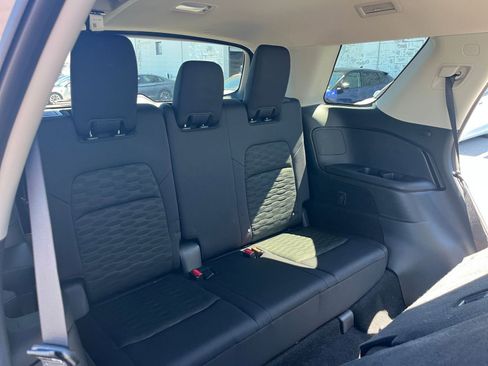 Used 2025 Nissan Pathfinder SV FWD image 31