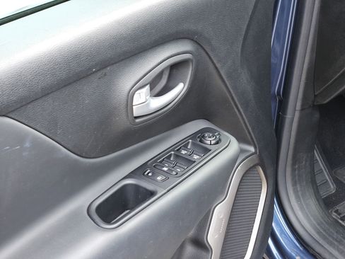 Certified 2023 Jeep Renegade Latitude image 12