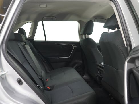 Used 2022 Toyota RAV4 LE AWD/4WD image 12