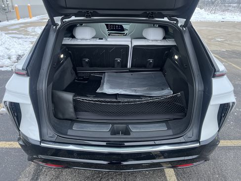 Used 2025 Cadillac Lyriq Luxury image 17