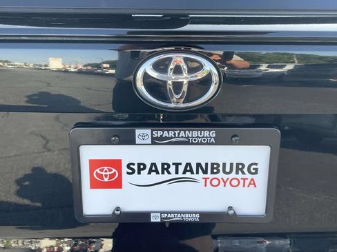 Used 2021 Toyota RAV4 LE AWD/4WD image 11