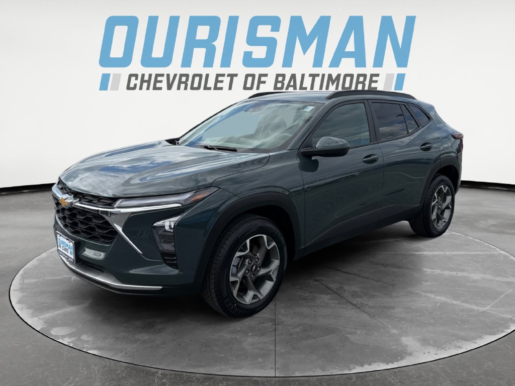 Used 2025 Chevrolet Trax LT FWD image 2