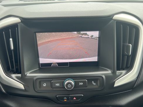 Used 2023 GMC Terrain SLE w/ Driver Convenience Package image 18