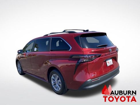 New 2026 Toyota Sienna LE FWD image 8