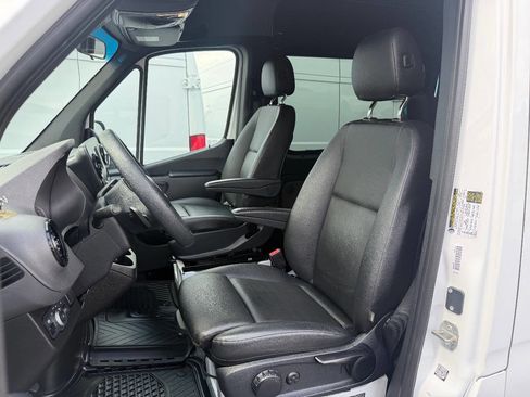 Used 2023 Mercedes-Benz Sprinter 1500 image 25