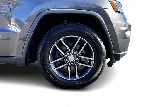 Certified 2018 Jeep Grand Cherokee Limited image 32