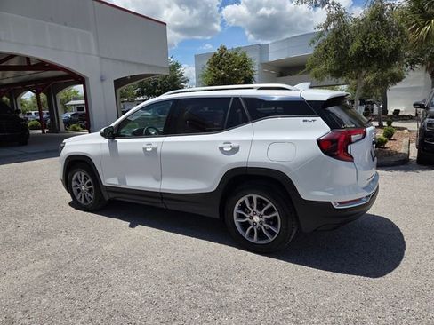 Used 2023 GMC Terrain SLT w/ Tech Package FWD image 10