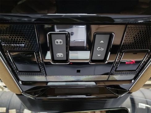 New 2025 Land Rover Range Rover Long Wheelbase SE image 21