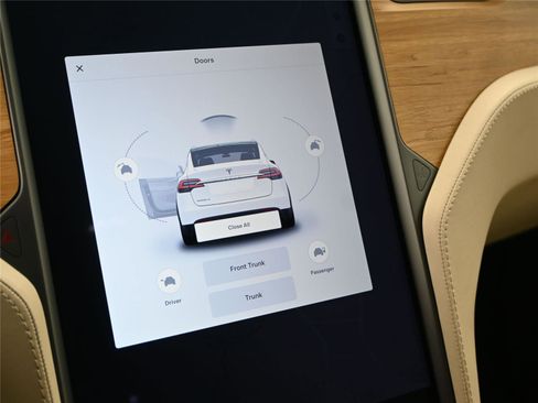 Used 2018 Tesla Model X P100D image 4