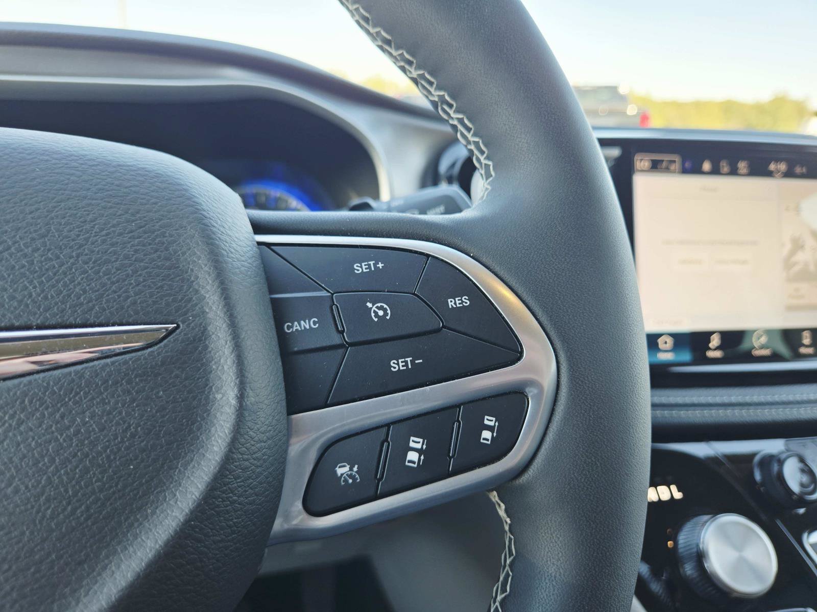 Used 2024 Chrysler Pacifica Touring-L FWD image 26