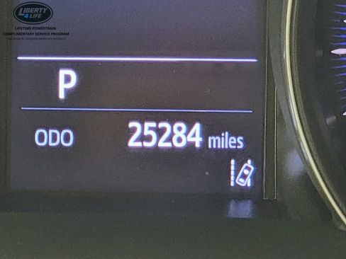 Used 2020 Toyota C-HR LE FWD image 29