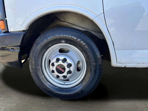 Used 2007 GMC Savana 3500 image 35