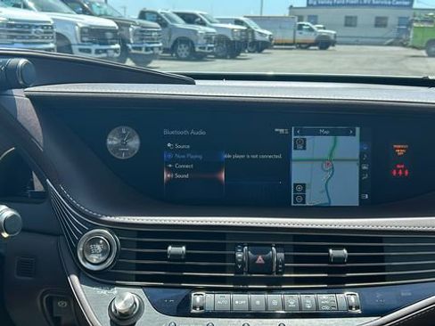 Used 2018 Lexus LS 500 w/ Interior Upgrade Package RWD image 20