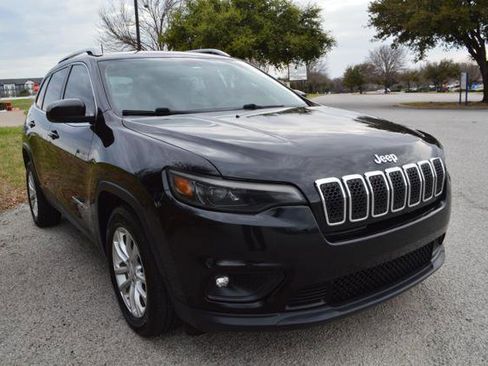 Used 2019 Jeep Cherokee Latitude w/ Popular Appearance Group image 2