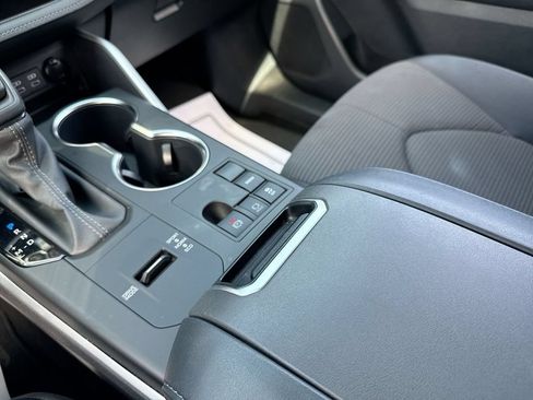 Used 2023 Toyota Highlander L FWD image 21