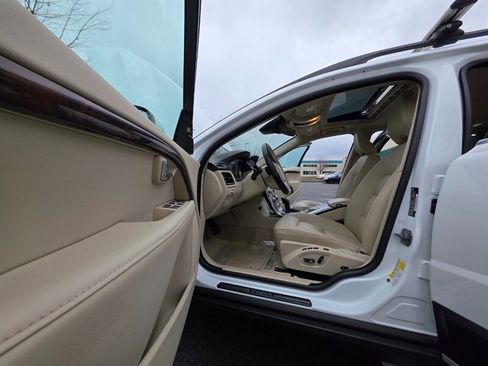 Used 2015 Volvo XC70 T6 Platinum w/ Protection Package image 57