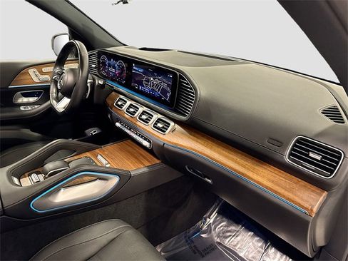 Certified 2025 Mercedes-Benz GLS 450 4MATIC image 32