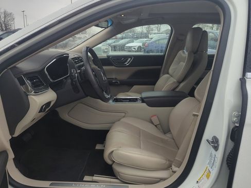 Used 2020 Lincoln Continental Reserve image 10