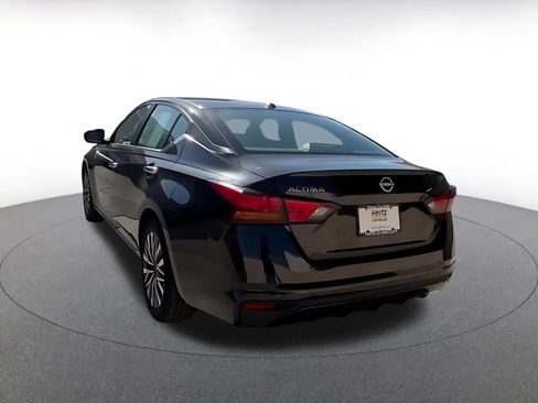 Used 2025 Nissan Altima 2.5 SV FWD image 11
