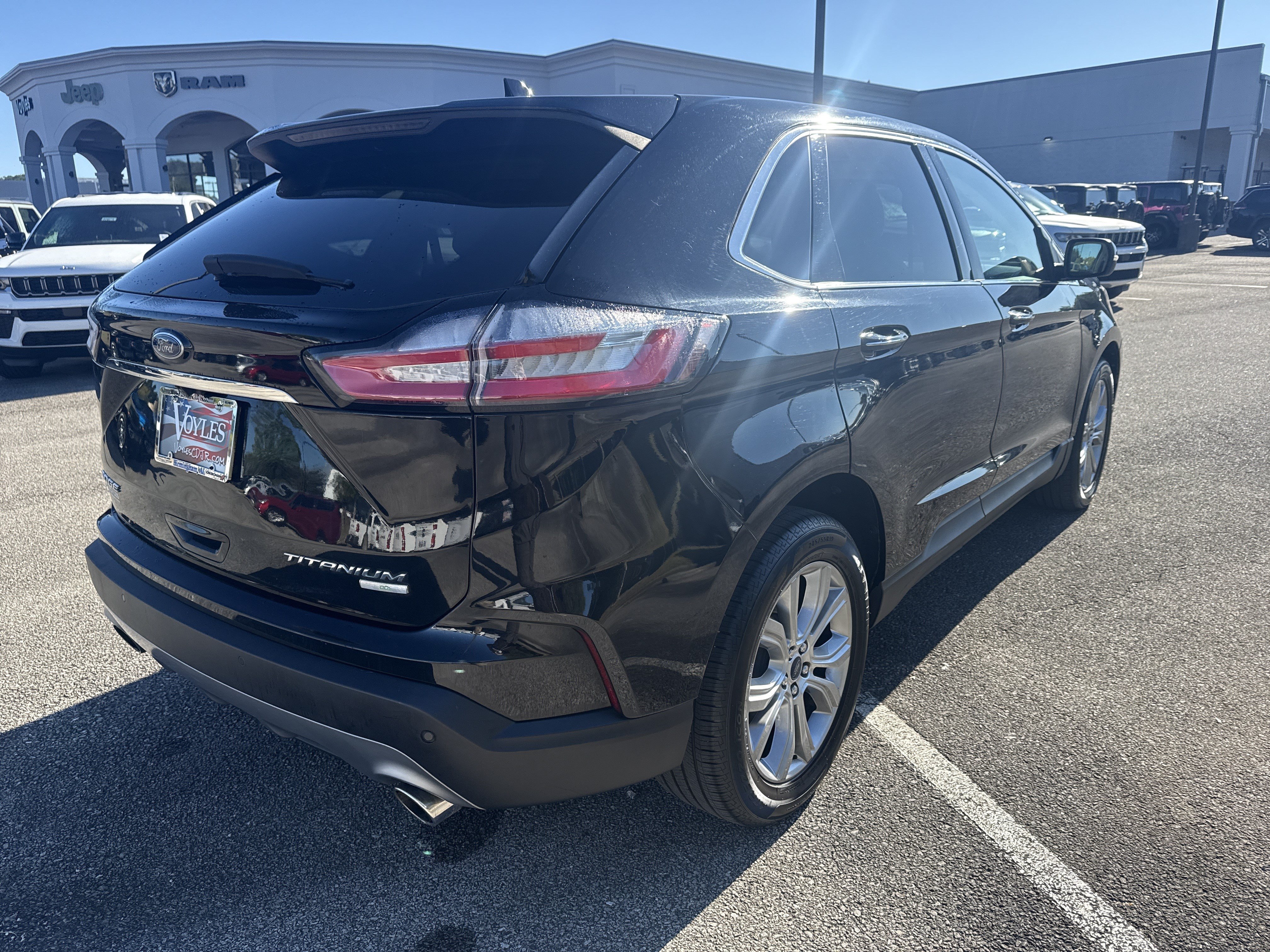 Used 2019 Ford Edge Titanium FWD image 7