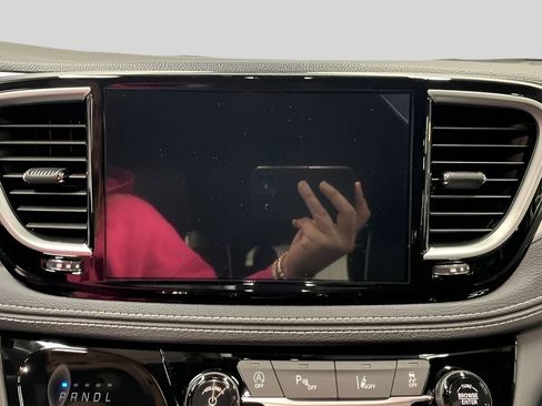 New 2026 Chrysler Pacifica Limited w/ S Appearance Package image 12