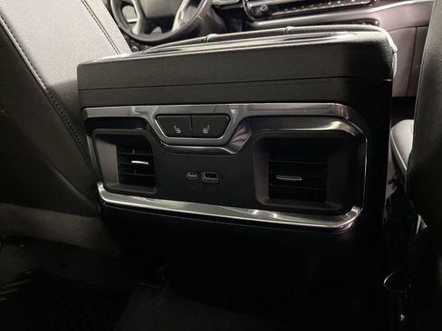 Used 2022 Chevrolet Silverado 1500 LTZ w/ LTZ Convenience Package II AWD/4WD image 18
