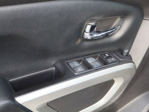 Used 2018 Nissan Titan SV w/ SV Convenience Package image 20