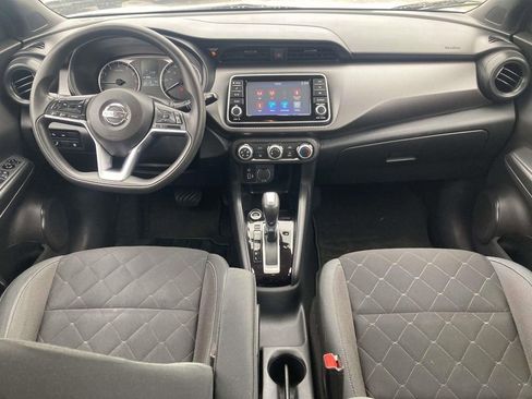 Used 2020 Nissan Kicks S image 16