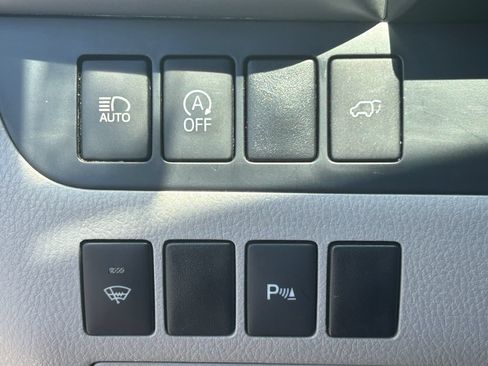Used 2017 Toyota Highlander Limited AWD/4WD image 25