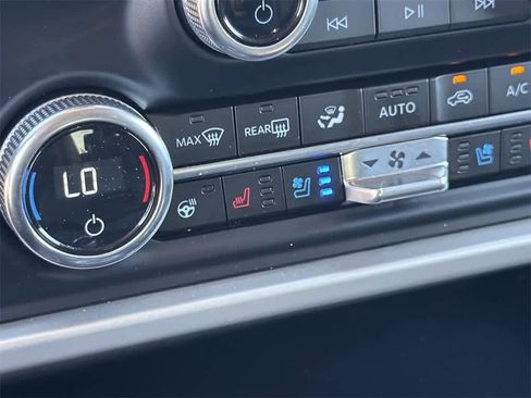 Used 2024 Ford Expedition XLT image 22