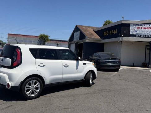 Used 2016 Kia Soul ! FWD image 15