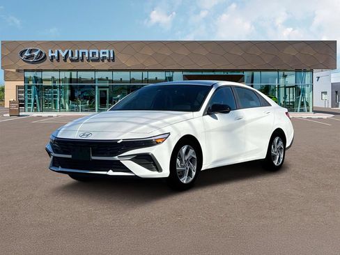 Used 2025 Hyundai Elantra Sport FWD image 1