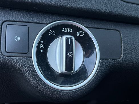 Used 2013 Mercedes-Benz C 250 Sedan image 27