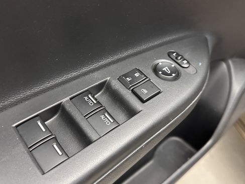 Used 2017 Honda Accord Hybrid Sedan image 11