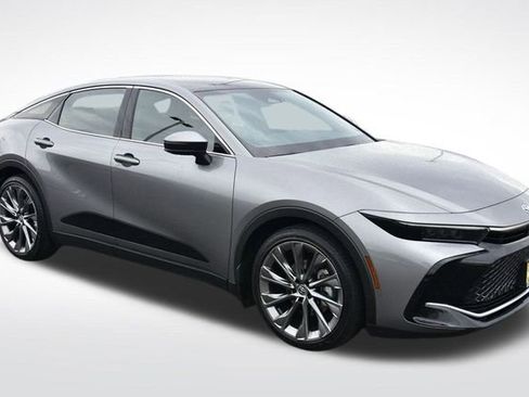 Used 2023 Toyota Crown Limited image 6