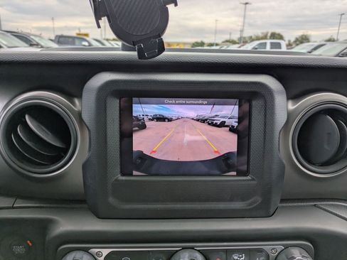 Used 2023 Jeep Gladiator Sport image 16