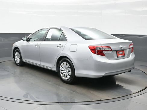 Used 2014 Toyota Camry LE FWD image 4