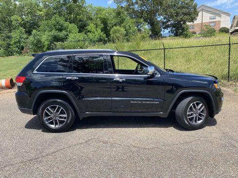 Used 2019 Jeep Grand Cherokee Limited AWD/4WD image 10