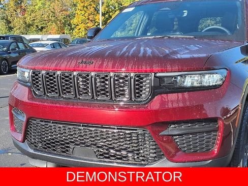 New 2025 Jeep Grand Cherokee Altitude image 23