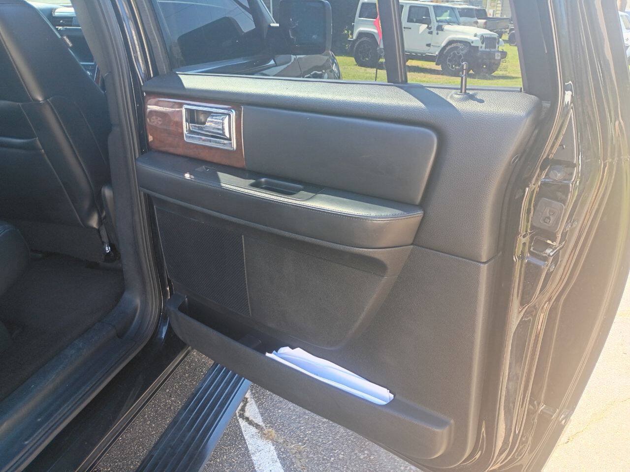 Used 2016 Lincoln Navigator L Select AWD/4WD image 13