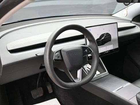 Used 2026 Tesla Model Y Long Range RWD image 18