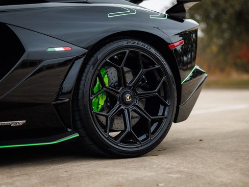 Used 2021 Lamborghini Aventador SVJ image 29