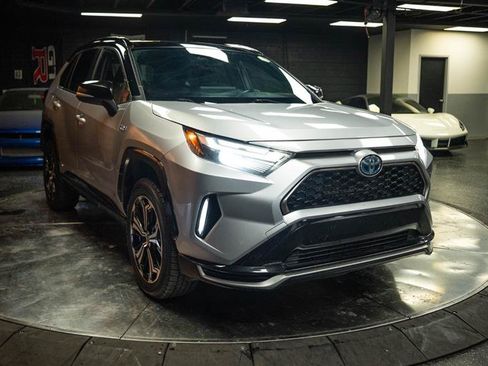 Used 2023 Toyota RAV4 XSE AWD/4WD image 5