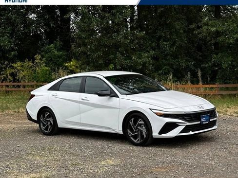 Used 2025 Hyundai Elantra Sport FWD image 1