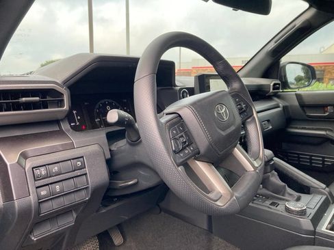 Used 2025 Toyota 4Runner SR5 RWD image 9