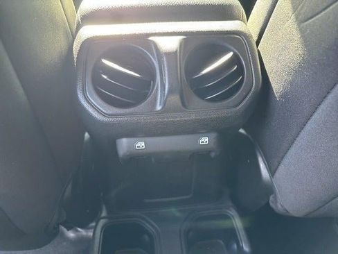 Used 2022 Jeep Gladiator Sport AWD/4WD image 23