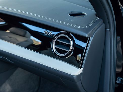 Used 2023 Bentley Bentayga Extended Wheelbase image 60