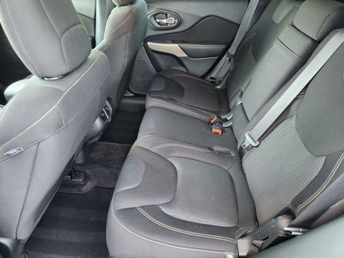 Used 2017 Jeep Cherokee Latitude w/ Comfort/Convenience Group image 26